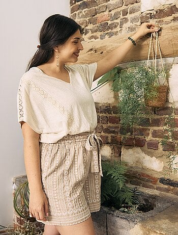 Blusa con ricami in tessuto effetto crêpe