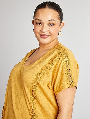 Blusa con ricami in tessuto effetto crêpe