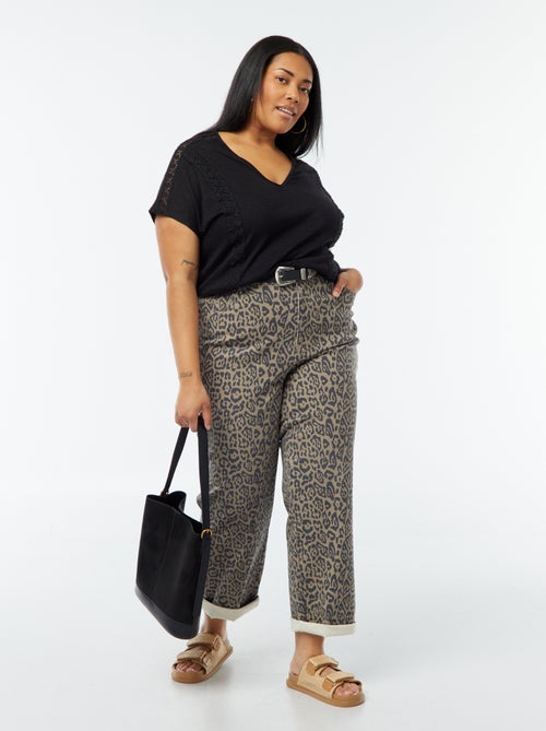 Blusa con ricami in tessuto effetto crêpe - Kiabi