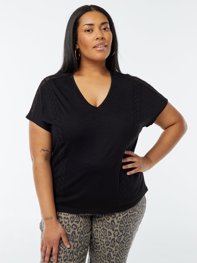 Blusa con ricami in tessuto effetto crêpe Nero - Kiabi