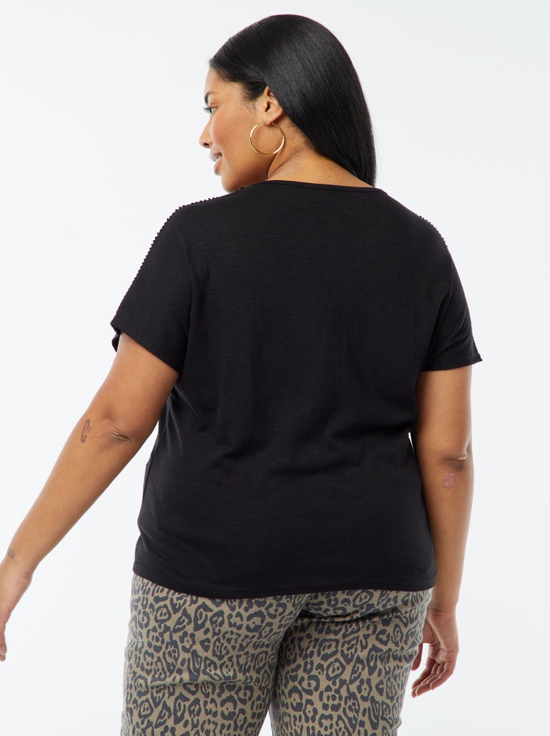Blusa con ricami in tessuto effetto crêpe Nero - Kiabi