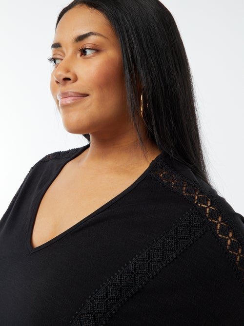 Blusa con ricami in tessuto effetto crêpe - Kiabi