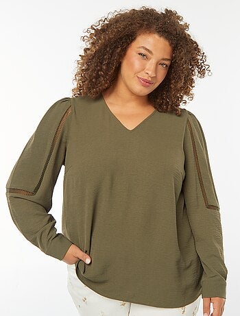 Blusa con scollo a V e dettagli in pizzo sulle maniche