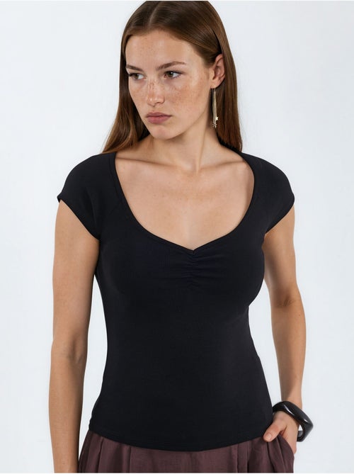 Blusa con scollo a v e maniche corte con drappeggio busem - Kiabi Blusa con scollo a v e maniche corte con drappeggio busem - Kiabi