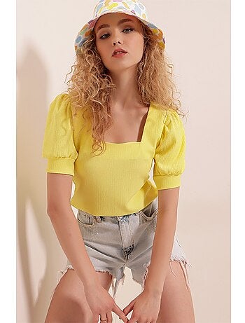 Blusa con scollo quadrato