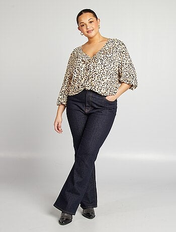 Blusa con volant e apertura con lacci