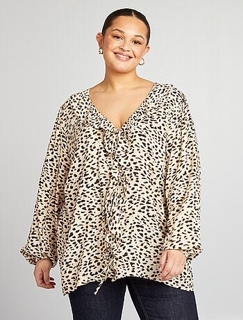 Blusa con volant e apertura con lacci