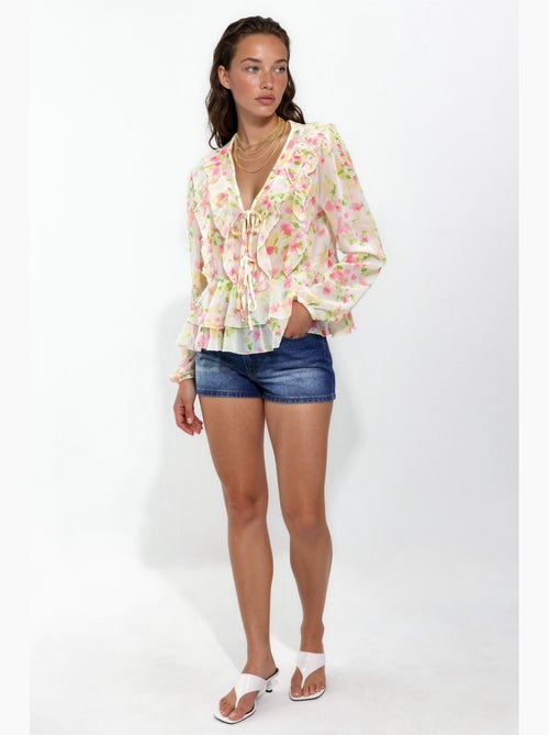 Blusa con volant, scollo a V e fantasia - Kiabi Blusa con volant, scollo a V e fantasia - Kiabi
