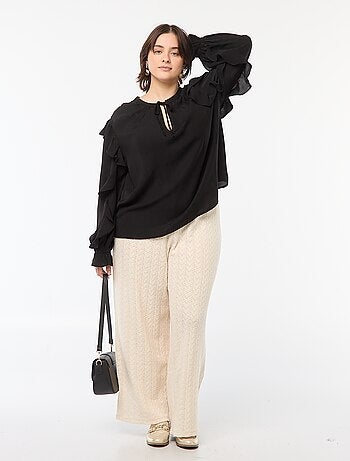 Blusa con volant su spalle e polsini + cordoncini da annodare al collo