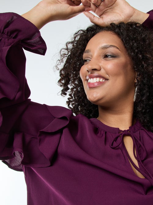 Blusa con volant su spalle e polsini + cordoncini da annodare al collo - Kiabi