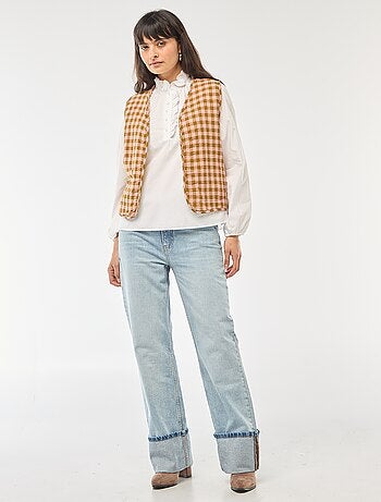 Blusa con volant sul collo e sull'apertura