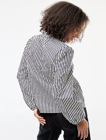 Blusa con volant sul collo e sull'apertura