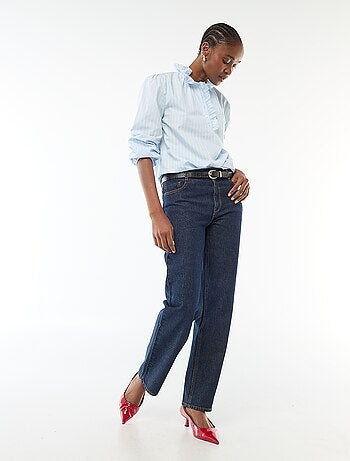 Blusa con volant sul collo e sull'apertura