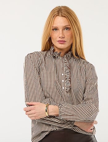 Blusa con volant sul collo e sull'apertura