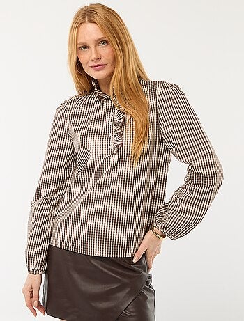 Blusa con volant sul collo e sull'apertura