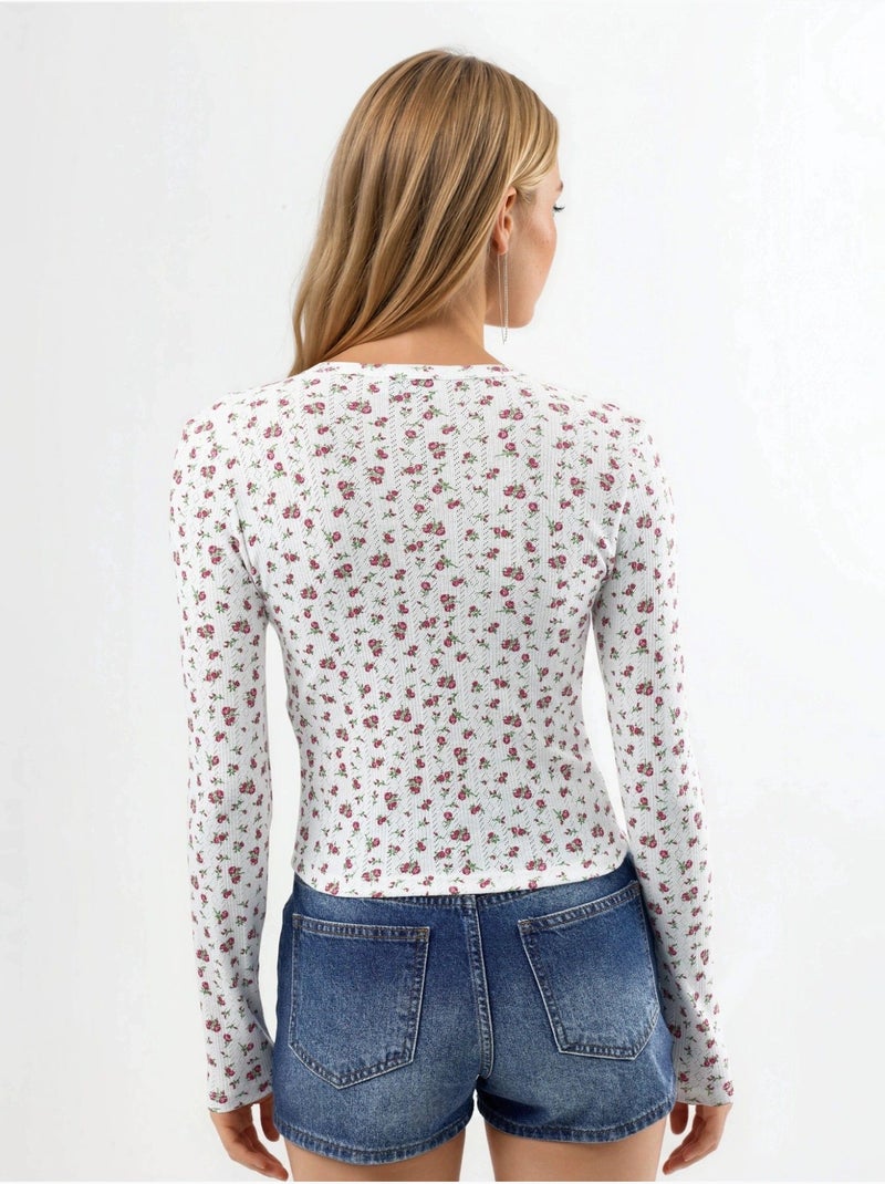 Blusa corta a coste con fiori e chiusura a bottoni busem Bianco - Kiabi