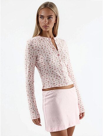 Blusa corta a coste con fiori e chiusura a bottoni busem