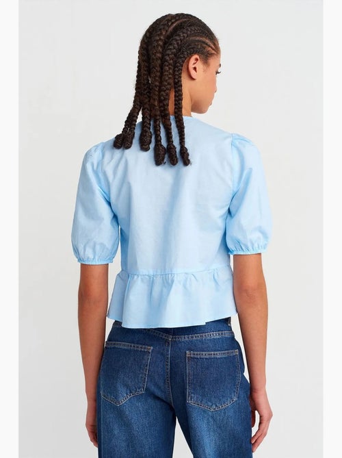 Blusa crop da donna con dettaglio fiocco dilvin - Kiabi Blusa crop da donna con dettaglio fiocco dilvin - Kiabi
