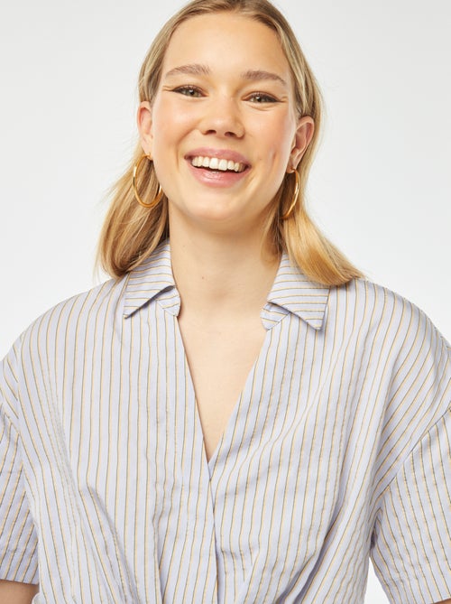 Blusa cropped con apertura incrociata abbottonata - Kiabi