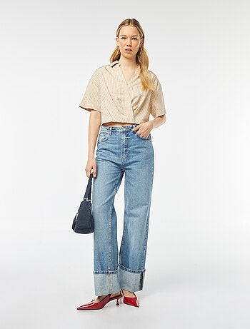 Blusa cropped con apertura incrociata abbottonata