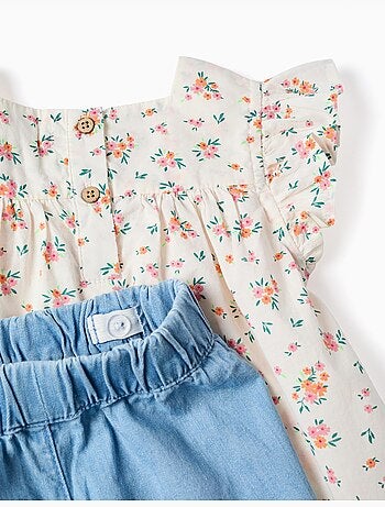 Blusa floreale e pantaloncini in denim