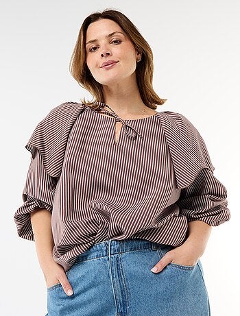 Blusa fluida a maniche lunghe con ampio volant sul collo