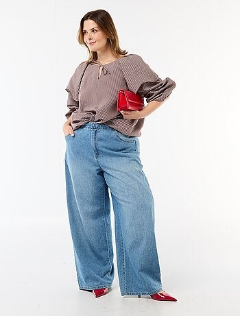 Blusa fluida a maniche lunghe con ampio volant sul collo