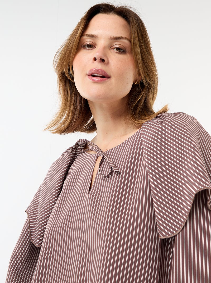 Blusa fluida a maniche lunghe con ampio volant sul collo Marrone - Kiabi