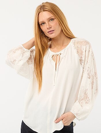 Blusa fluida con maniche in pizzo trasparente
