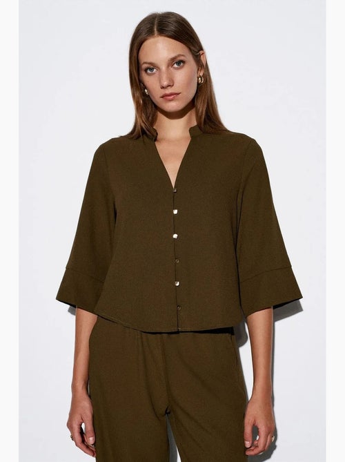 Blusa in crêpe collo alla coreana dilvin - Kiabi Blusa in crêpe collo alla coreana dilvin - Kiabi