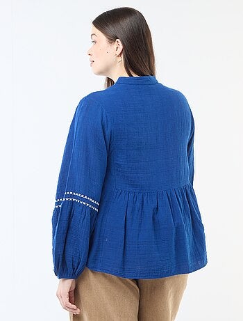 Blusa in garza di cotone con ricami fantasia e lacci al collo