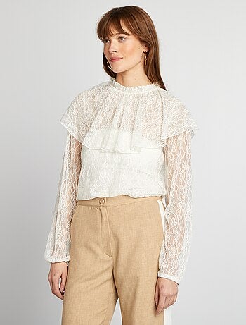Blusa in pizzo con volant