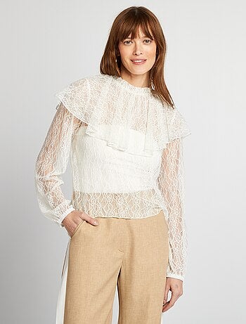 Blusa in pizzo con volant