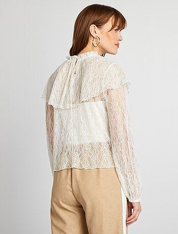 Blusa in pizzo con volant