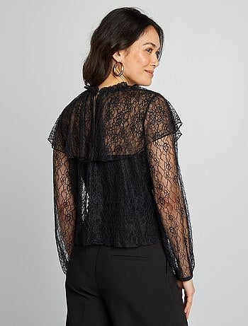 Blusa in pizzo con volant