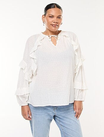 Blusa in plumetis con volant e lacci da annodare al collo