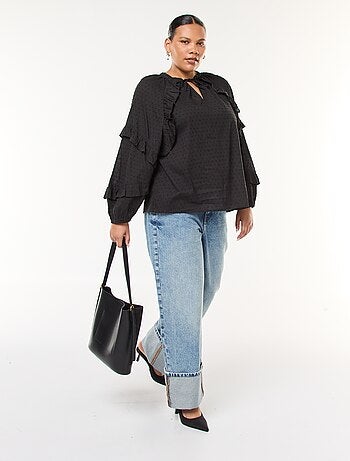 Blusa in plumetis con volant e lacci da annodare al collo