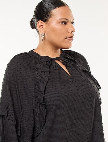 Blusa in plumetis con volant e lacci da annodare al collo