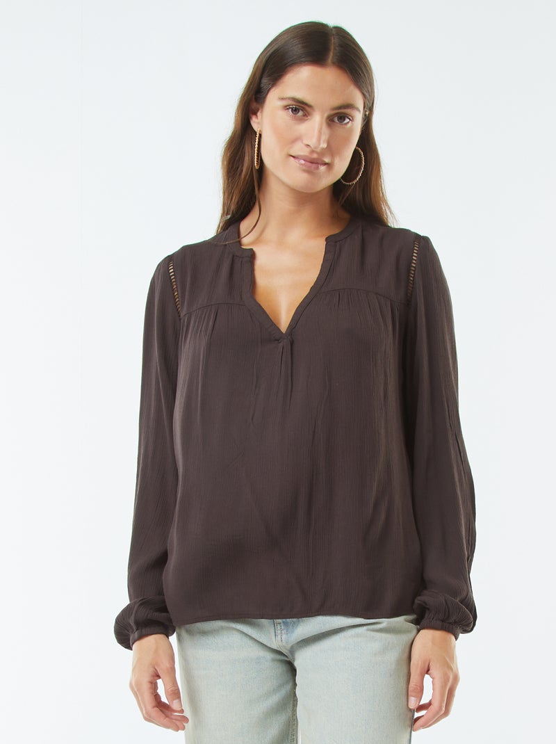 Blusa in tessuto effetto crêpe con bordo traforato Marrone - Kiabi