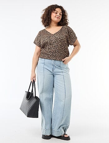 Blusa in tessuto goffrato a maniche corte