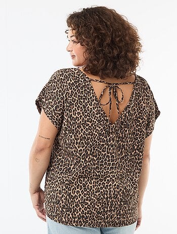 Blusa in tessuto goffrato a maniche corte