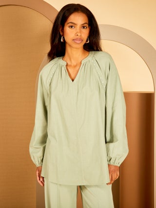 Blusa larga in cotone con ricami