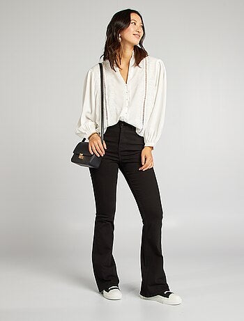 Blusa morbida con ricamo volant e maglia traforata