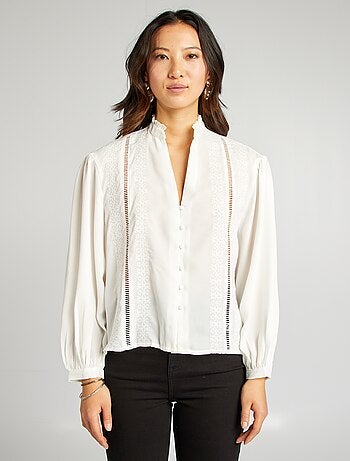 Blusa morbida con ricamo volant e maglia traforata