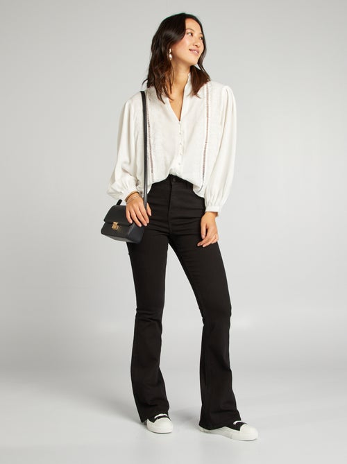 Blusa morbida con ricamo volant e maglia traforata - Kiabi