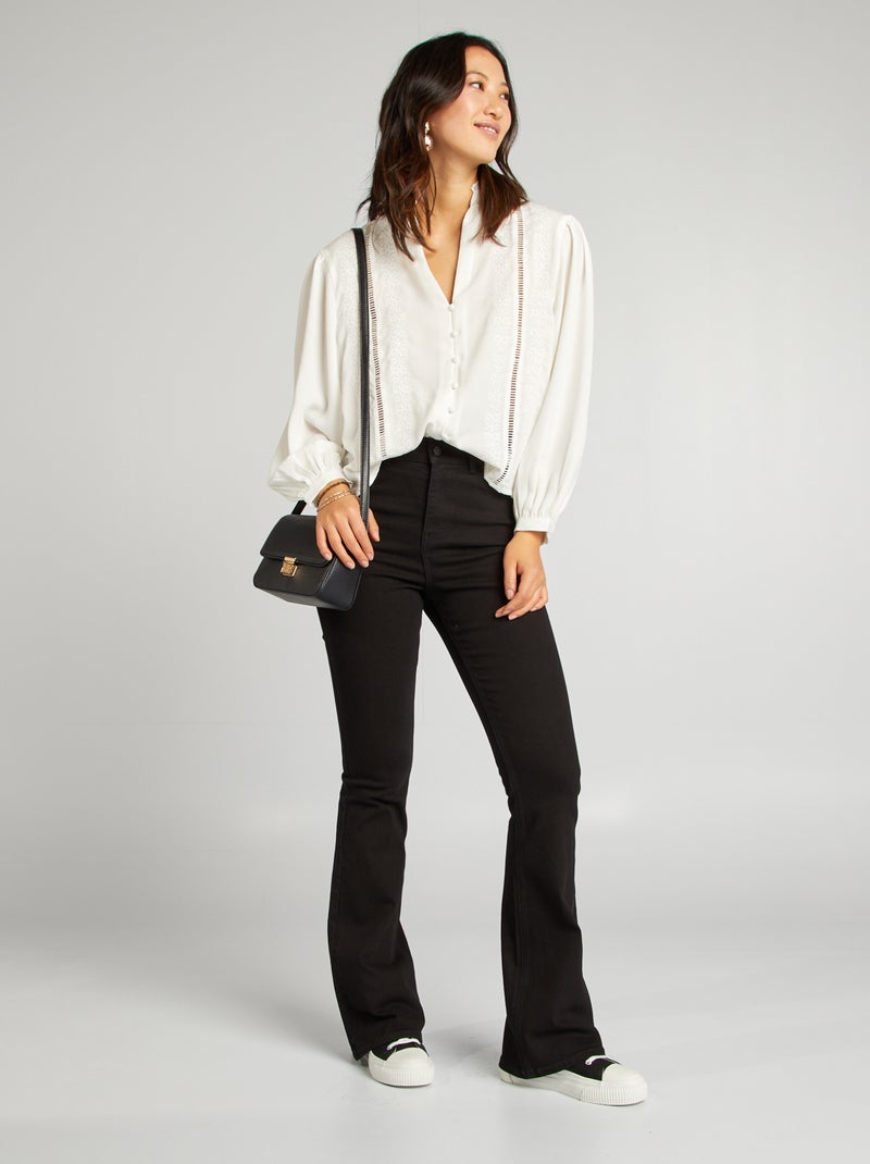 Blusa morbida con ricamo volant e maglia traforata BIANCO - Kiabi