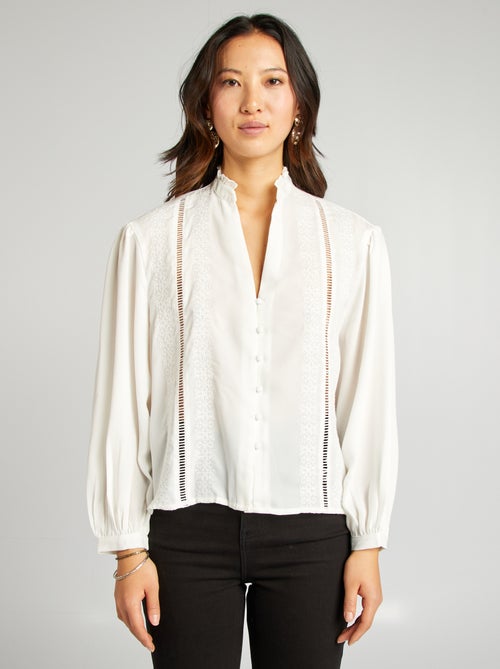 Blusa morbida con ricamo volant e maglia traforata - Kiabi