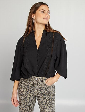 Blusa morbida con ricamo volant e maglia traforata