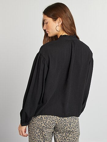 Blusa morbida con ricamo volant e maglia traforata