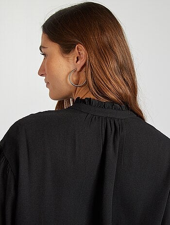 Blusa morbida con ricamo volant e maglia traforata